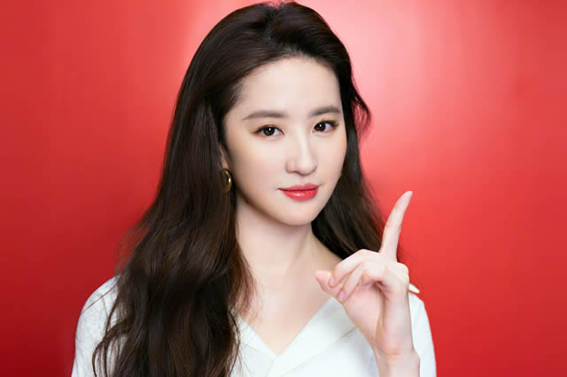 17岁的不丹王子向7岁的藏族女孩求婚,等了13年才结婚