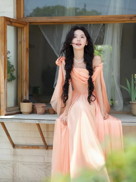 张婧仪新剧《焕羽》实惨,压抑的原生家庭,懦弱的爹妈和苦命的她