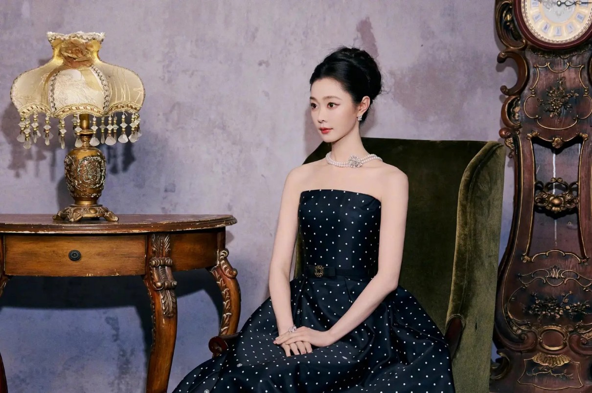 “手搓万物”：当万亿情绪经济遇上平权技术，一场静默的创意革命正在发生