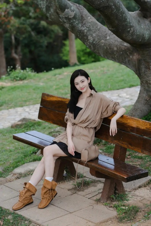《用什么AI暴露了你的阶层？没那么简单》